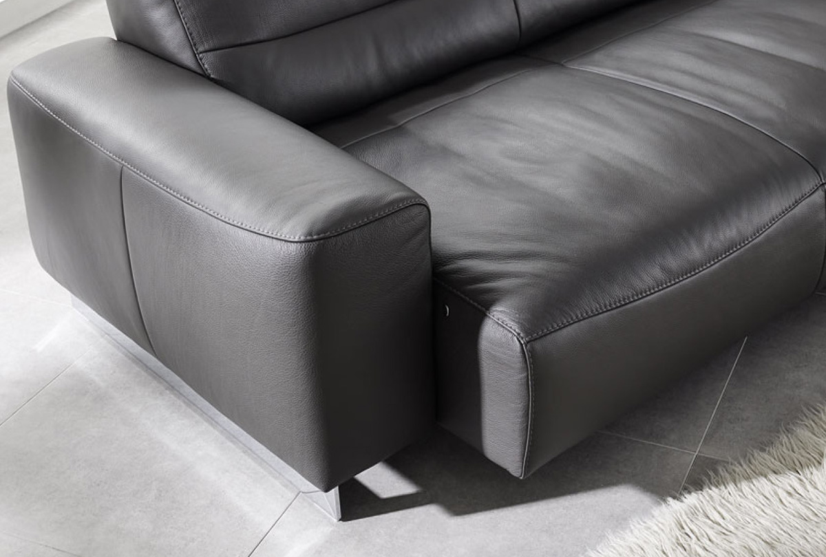 William by simplysofas.in